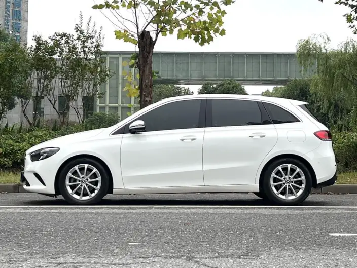 Mercedes-Benz B-Class 2023 Model B 200 Fashion Model – фото 3