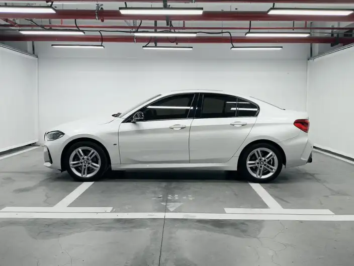 BMW 1 Series 2021 Model 120i M Sports Night Edition – фото 4