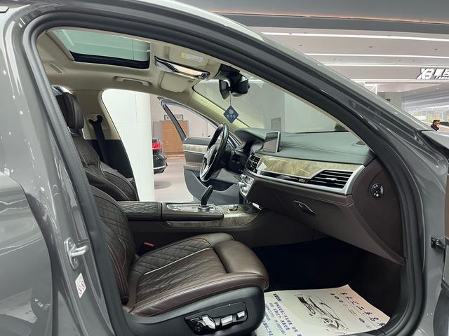 BMW 7 Series Модель 2019 года 740Li Leading Luxury Set – фото 12