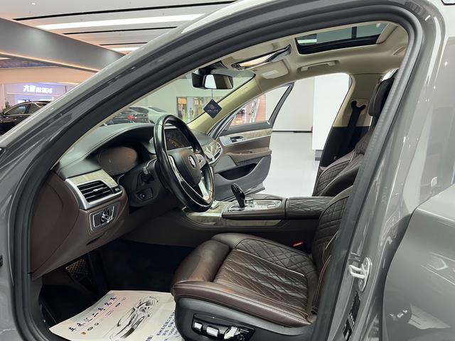 BMW 7 Series Модель 2019 года 740Li Leading Luxury Set – фото 13