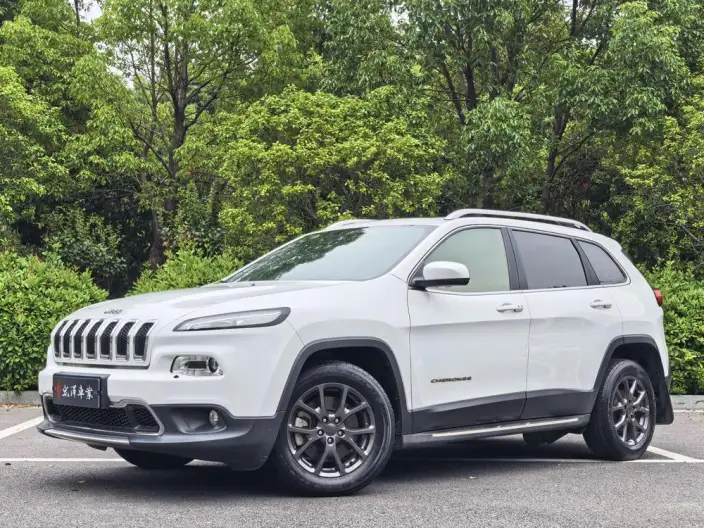 Jeep Cherokee 2020 Model 2.0L 2WD Classic Sports Edition