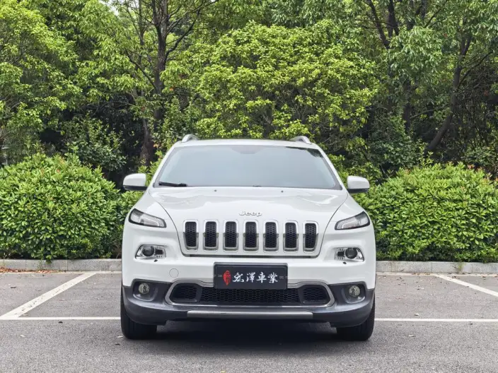 Jeep Cherokee 2020 Model 2.0L 2WD Classic Sports Edition