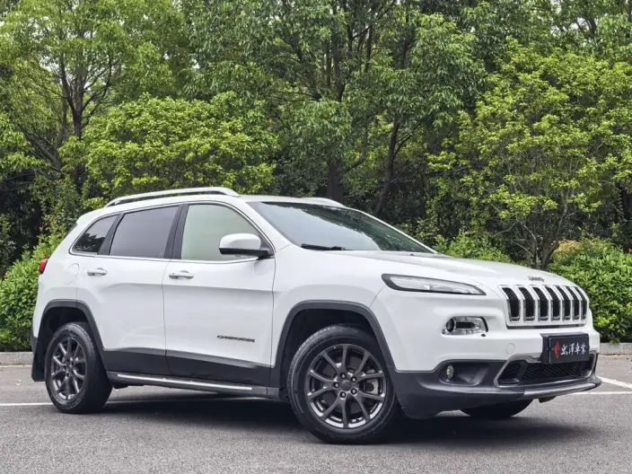 Jeep Cherokee 2020 Model 2.0L 2WD Classic Sports Edition