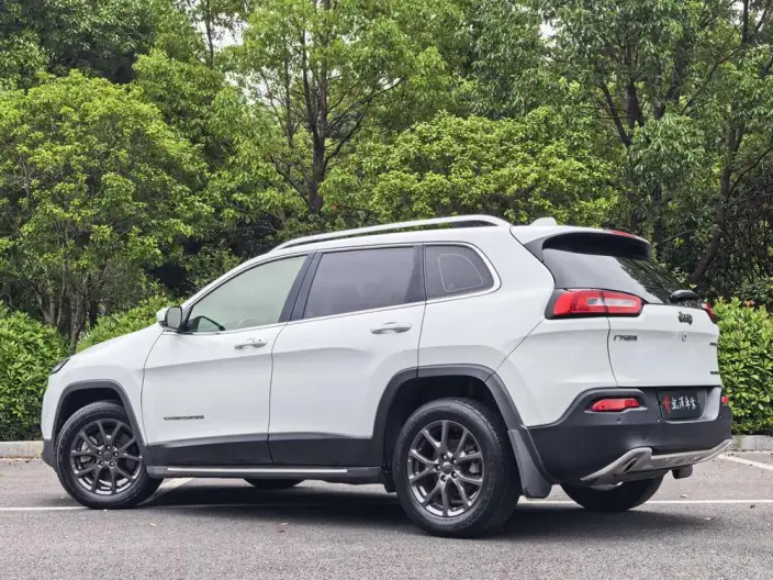 Jeep Cherokee 2020 Model 2.0L 2WD Classic Sports Edition – фото 5