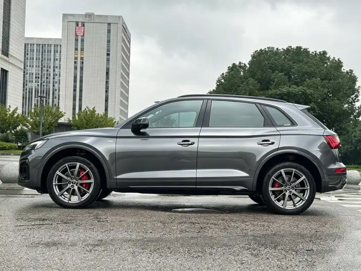 Audi Q5L 2022 Model 45T Luxury Dynamic Model – фото 4