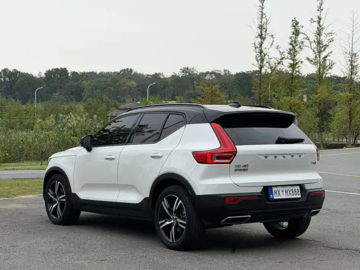 Volvo XC40 2020 Model T4 4WD Smart Range Sports Edition – фото 4