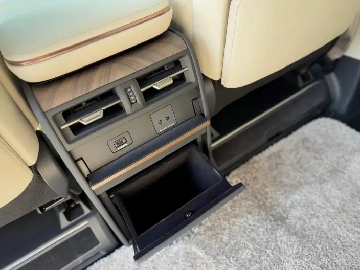 Lexus LM 2023 Model 500h DIRECT4 VI seat Respect Edition – фото 10