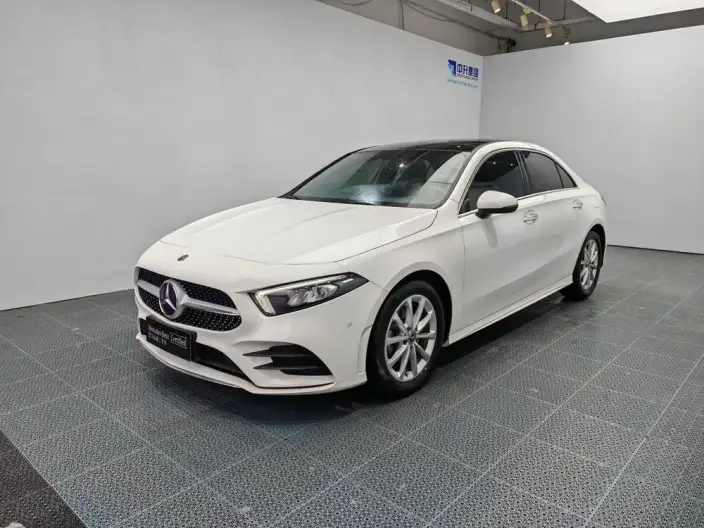Mercedes-Benz A-class 2020 Model A 200 L Sports sedan – фото 1