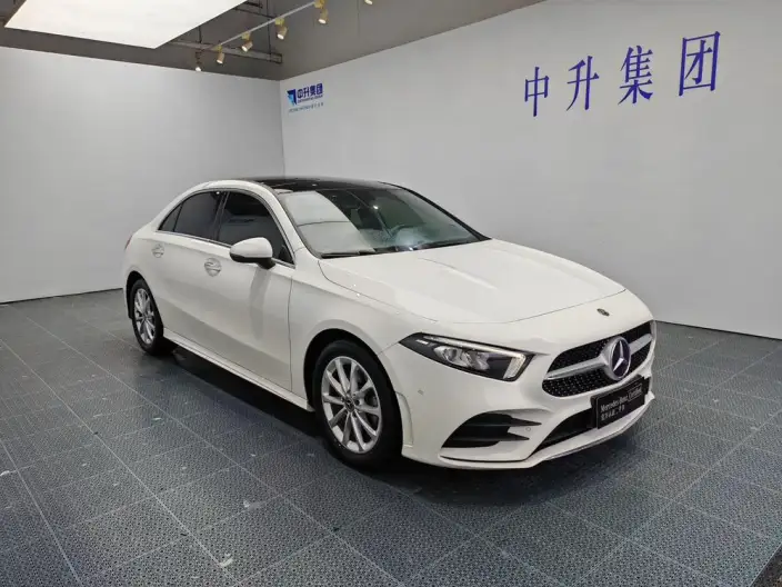 Mercedes-Benz A-class 2020 Model A 200 L Sports sedan – фото 3