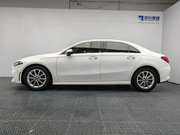 Mercedes-Benz A-class 2020 Model A 200 L Sports sedan – фото 4