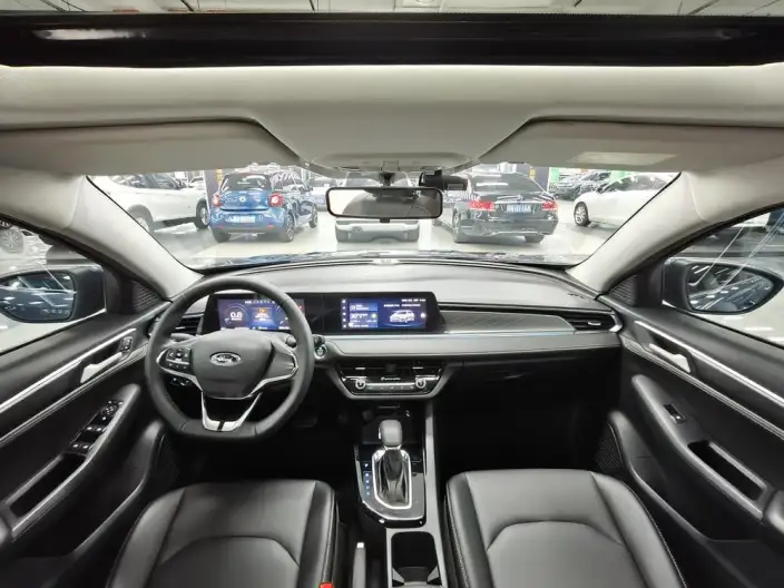 Ford Escort 2021 Model 1.5L Automatic Platinum edition – фото 9
