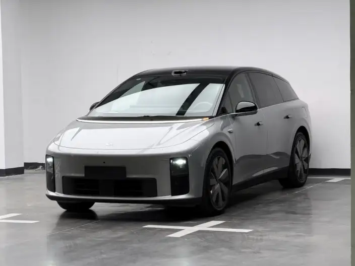 Li Auto i6 2025 Model 4WD Standard Edition – фото 1