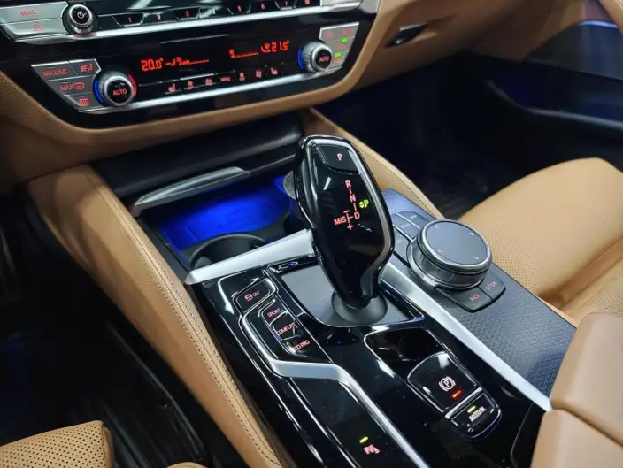BMW 5 Series Imported 2022 Model Facelift II 530i M Sports Set – фото 9