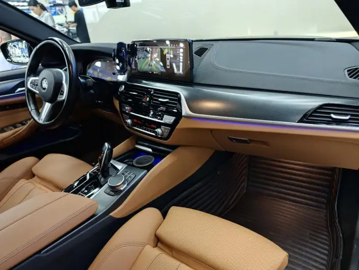 BMW 5 Series Imported 2022 Model Facelift II 530i M Sports Set – фото 10