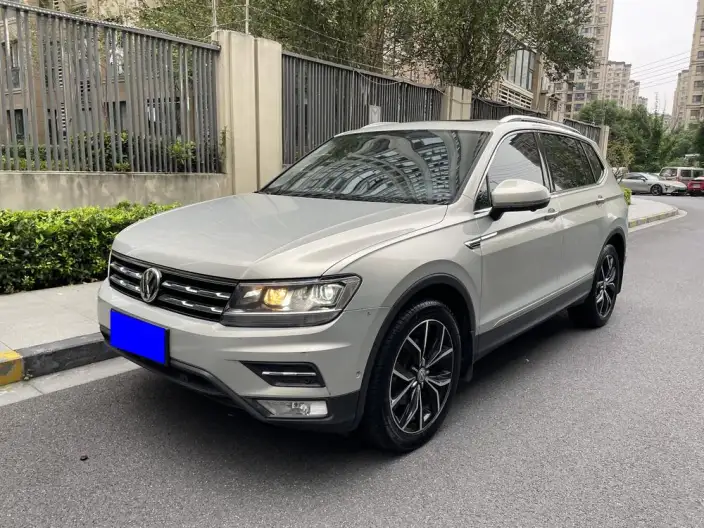 Volkswagen Tiguan L 2020 Model 330TSI Automatic 2WD Smart Dynamic Deluxe Edition China VI – фото 1