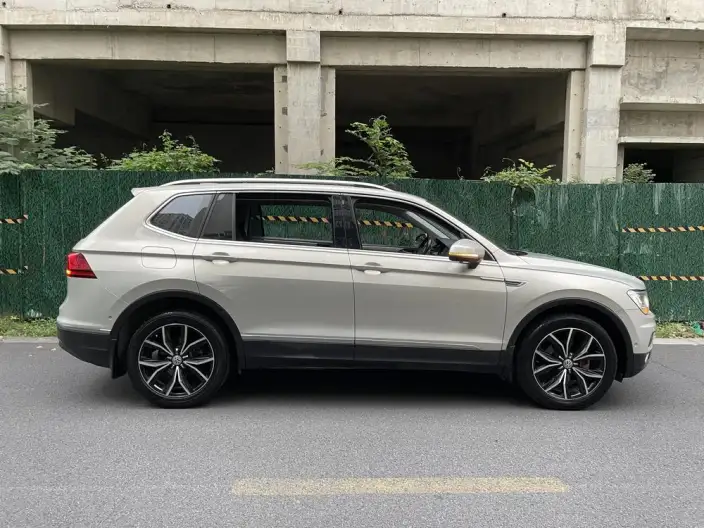 Volkswagen Tiguan L 2020 Model 330TSI Automatic 2WD Smart Dynamic Deluxe Edition China VI – фото 8