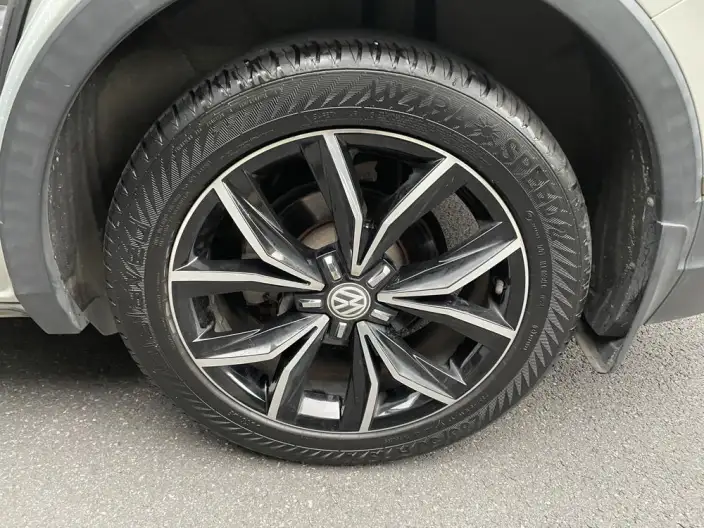 Volkswagen Tiguan L 2020 Model 330TSI Automatic 2WD Smart Dynamic Deluxe Edition China VI – фото 9
