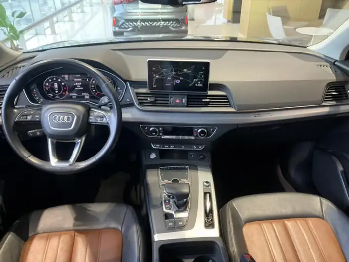 Audi Q5L 2020 Model Facelift 40 TFSI Rong Xiang Fashion Model – фото 6