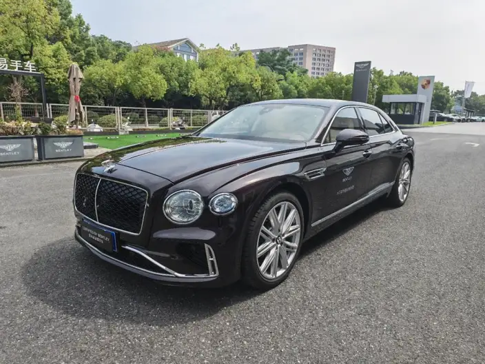 Bentley Flying Spur 2026 Model 4.0T V8 Standard Edition – фото 1