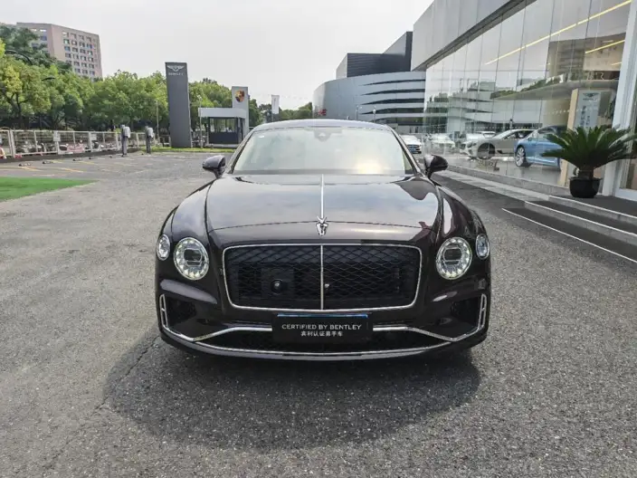 Bentley Flying Spur 2026 Model 4.0T V8 Standard Edition – фото 2