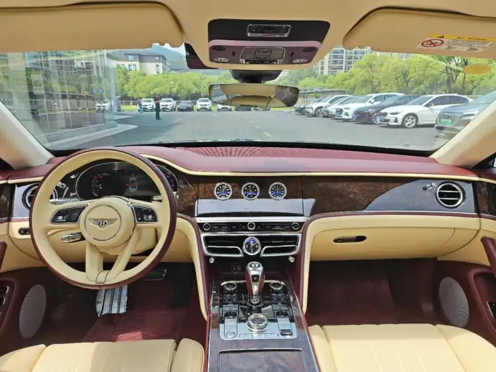 Bentley Flying Spur 2026 Model 4.0T V8 Standard Edition – фото 9