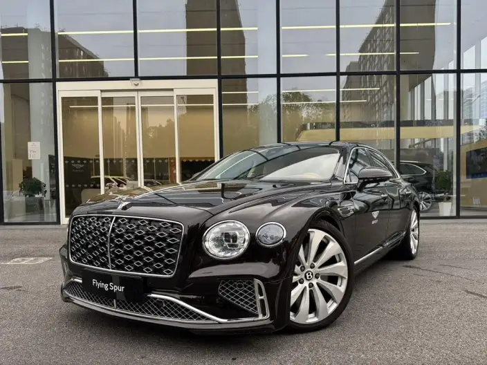 Bentley Flying Spur 2026 Model 4.0T V8 Standard Edition – фото 1