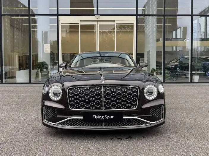 Bentley Flying Spur 2026 Model 4.0T V8 Standard Edition – фото 2