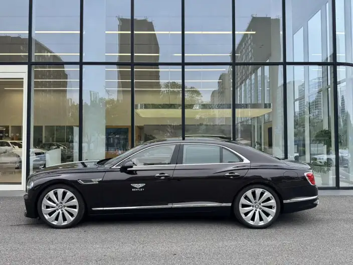 Bentley Flying Spur 2026 Model 4.0T V8 Standard Edition – фото 4