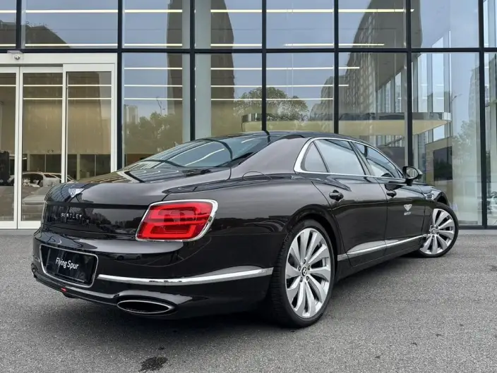 Bentley Flying Spur 2026 Model 4.0T V8 Standard Edition – фото 7