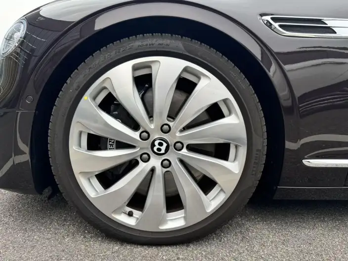 Bentley Flying Spur 2026 Model 4.0T V8 Standard Edition – фото 10