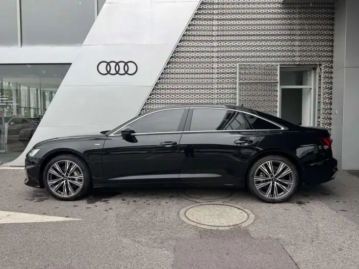 Audi A6L 2024 Model 55 TFSI quattro Exclusive Dynamic Model – фото 3