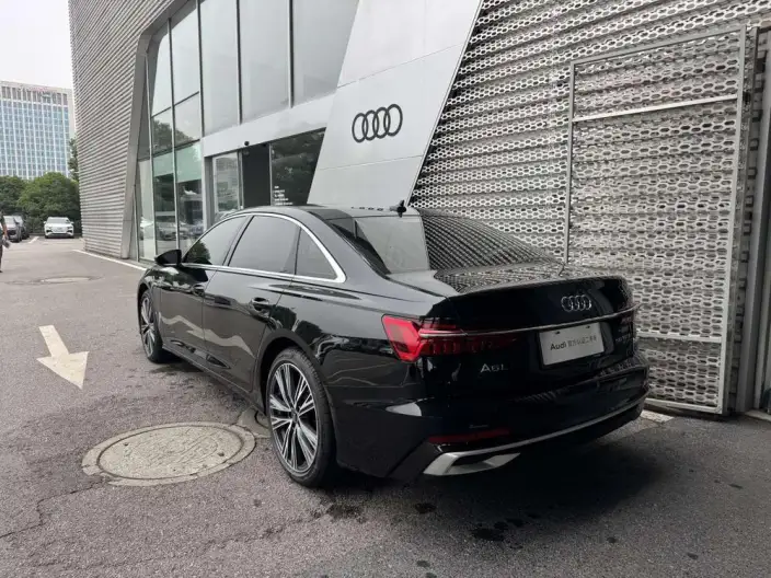 Audi A6L 2024 Model 55 TFSI quattro Exclusive Dynamic Model – фото 4