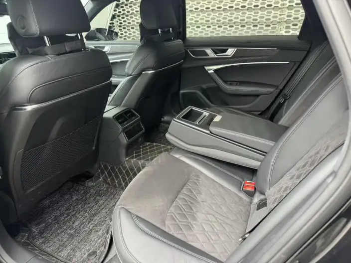 Audi A6L 2024 Model 55 TFSI quattro Exclusive Dynamic Model – фото 9