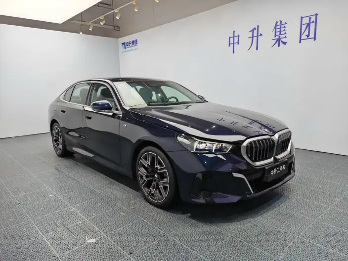 BMW 5 Series 2025 Model 530Li Exclusive Model M Sports Set – фото 3