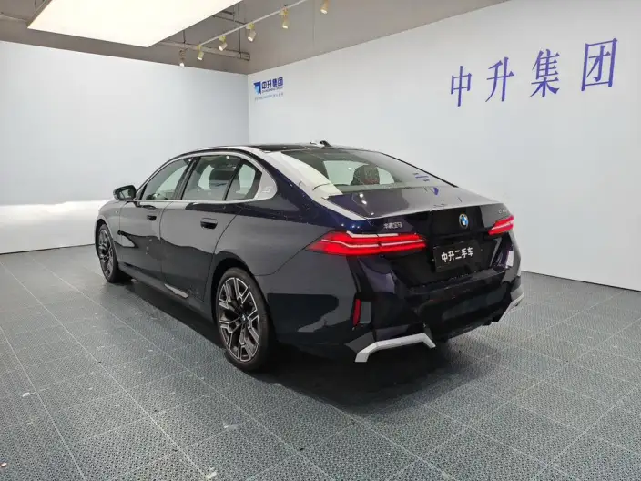 BMW 5 Series 2025 Model 530Li Exclusive Model M Sports Set – фото 5