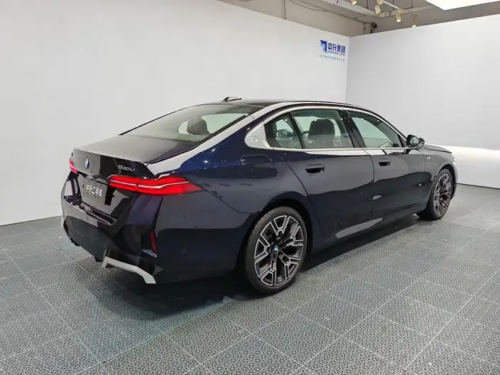 BMW 5 Series 2025 Model 530Li Exclusive Model M Sports Set – фото 7