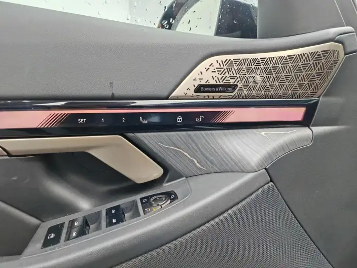 BMW 5 Series 2025 Model 530Li Exclusive Model M Sports Set – фото 10
