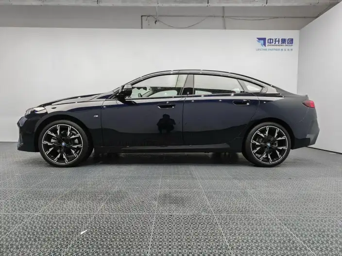 BMW 2 Series 2025 Model 225L M Sports Night Set – фото 4