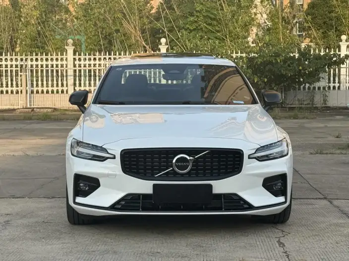 Volvo S60 2025 Model B5 Smart Elegance Sports Edition – фото 2