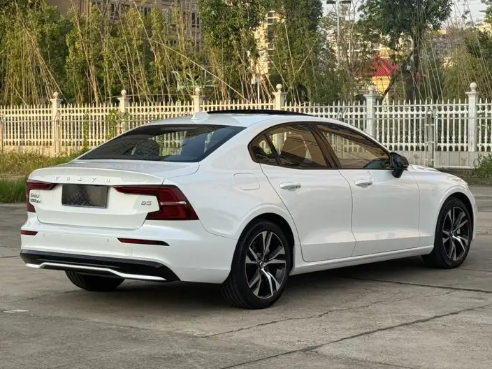 Volvo S60 2025 Model B5 Smart Elegance Sports Edition – фото 6