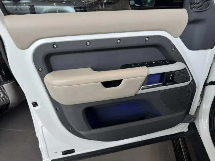 Land Rover Defender 2020 Model 110 P400 HSE – фото 10