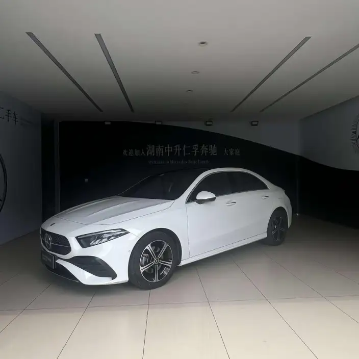 Mercedes-Benz A-class 2023 Model A 200 L Sports sedan Fashion Edition – фото 1
