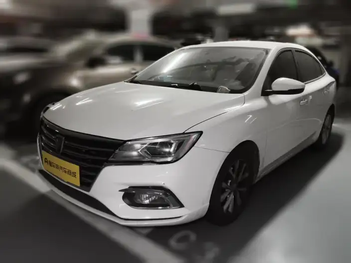 Roewe i5 2020 Model 1.5L Manual 4G Connected Luxury Edition – фото 1