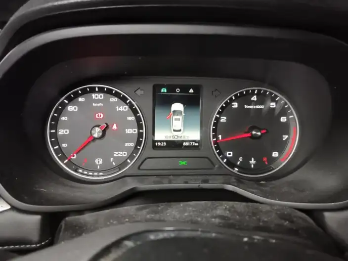 Roewe i5 2020 Model 1.5L Manual 4G Connected Luxury Edition – фото 6
