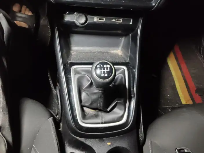 Roewe i5 2020 Model 1.5L Manual 4G Connected Luxury Edition – фото 9