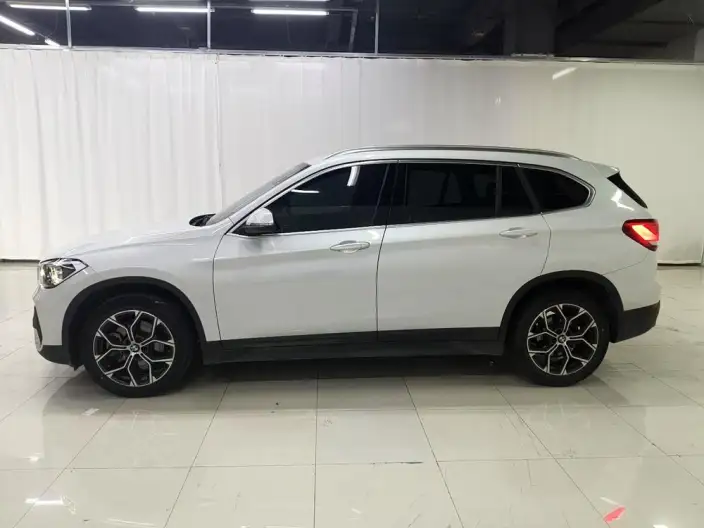 BMW X1 2022 Model sDrive25Li Leading Model – фото 4