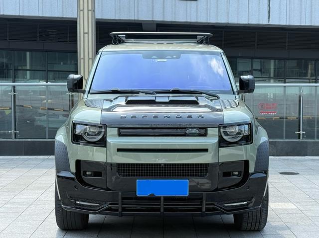 Land Rover De f ender 2021 110 P400 Dark Special Edition – фото 3