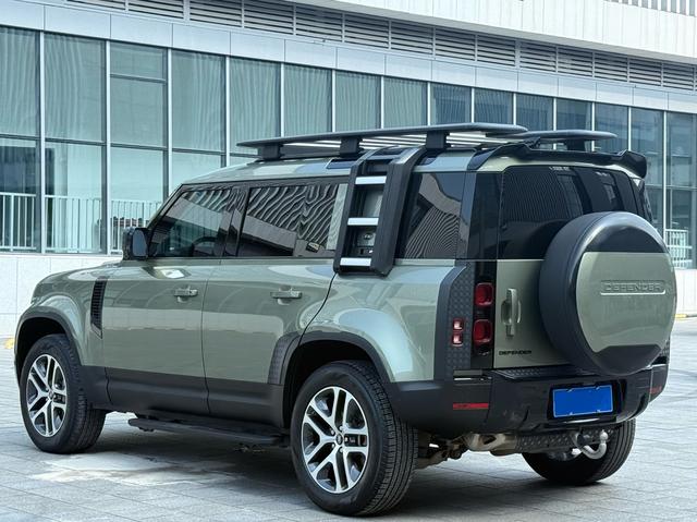 Land Rover De f ender 2021 110 P400 Dark Special Edition – фото 4