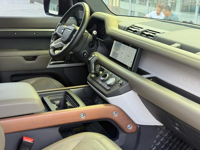 Land Rover De f ender 2021 110 P400 Dark Special Edition – фото 15