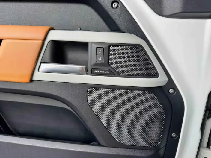 Land Rover Defender 2023 Model Facelift 110 P400 X-Dynamic HSE – фото 7